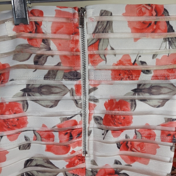 Structured Mini Skirt Size Medium - Picture 8 of 13